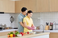 吸尘器怎么用教程，吸尘器和洗地机哪个更好用？