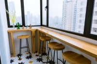 封阳台中间开窗还是两边开？封阳台施工大概需要多久？