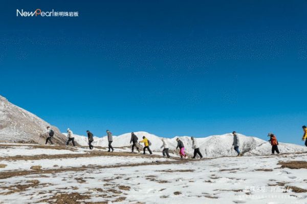 跨界共鸣——新明珠岩板赴自然奇境，探索自然美学与人文的共振