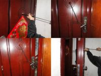 装修有没有必要换入户门?看了开锁师傅的操作,立马换掉了