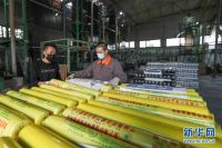 复工复产助春耕 &ldquo;织件新衣给田地&rdquo;