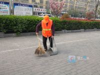 我市开启春季道路保洁模式 路面清扫延伸到乡镇