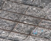 房顶露出钢筋,一摸还掉渣!业主能要赔偿吗?