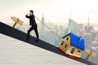 我们为何热衷买房？人大校长吴晓求：让房价降下来，百姓有钱消费
