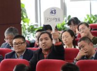 央媒发声，两专家摊牌，“降价潮”或开启？刚需今年买房合适吗？