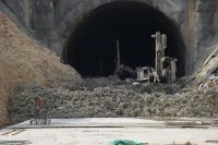 杭绍台铁路嵊州段飞凤山隧道顺利贯通