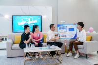 吴敏霞与张效诚甜蜜CP空降“撒糖”，引爆好太太直播间