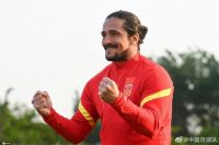 洛国富将留国家队治疗 于大宝:国足目标打好世预赛