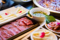 在夏天,如何优雅从容地吃火锅?