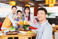 在夏天,如何优雅从容地吃火锅?