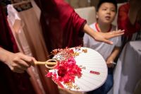 品韵东方,邂逅花与团扇的高阶玩味