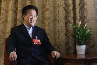 代表：让所有人都买房不现实，高端房子限价，便宜了有钱人