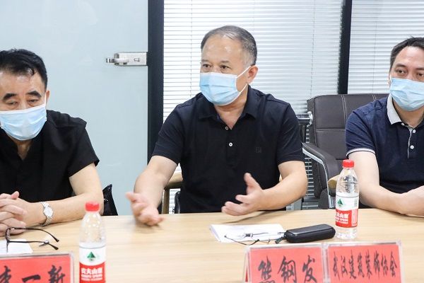 武汉建筑装饰协会会长熊钢发