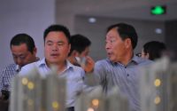 三类人“阻拦”，房价难降？曹德旺：高房价是经济发展的“毒药”