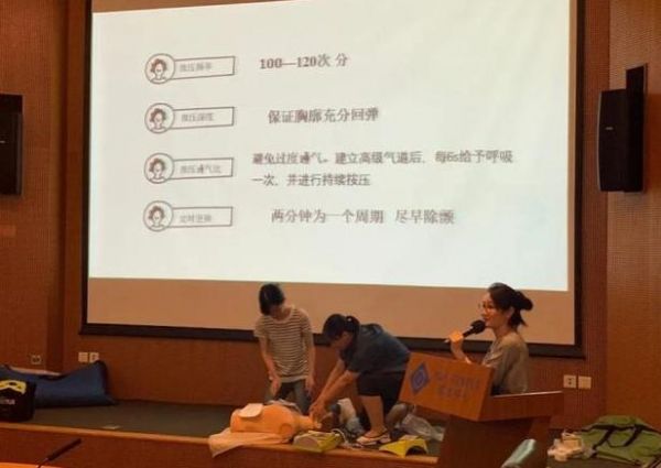 广州球友场边突发脑出血，富力青训队医及时出手助其脱离生命危险