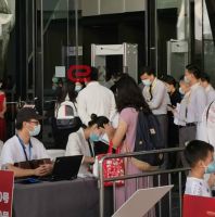 【直击】光明金融街楼盘现场：每人选房时间只有两分钟，幸运儿不少是中介！