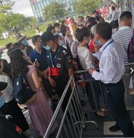 【直击】光明金融街楼盘现场：每人选房时间只有两分钟，幸运儿不少是中介！