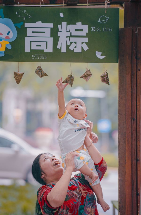 让考生乘风破浪扬帆远航 这群龙湖人在背后默默守候-中国网地产