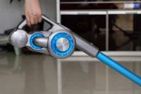 回家愁打扫？吉米上手把吸尘器吸尘 深层清洁让你休息好