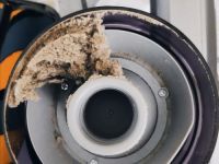 吉米上手把吸尘器大尘杯一吸到底，让家居生活环境改头换
