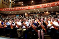 亚振家居荣获“南通市先进集体”表彰