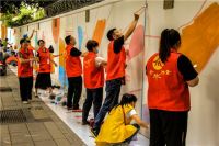 立邦“为爱刷新”携手志愿者描绘成都百米公益创意墙绘