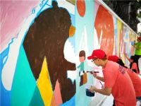 立邦“为爱刷新”携手志愿者描绘成都百米公益创意墙绘