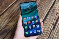 大屏手机何必费电 这款新品给你不一样的体验