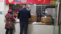 热包子管够,缙云企业家为24个卡点工作人员做早餐