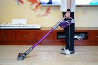 吉米上手把吸尘器轻便顺手，是轻松完成家务的清洁神器