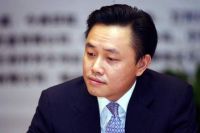 李嘉诚套现2500亿，黄光裕也要卖，与在美华人抛售房产有何异