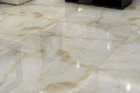 拖完地瓷砖发腥臭味 怎么回事儿？