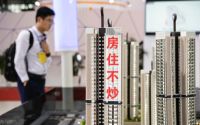 空置房“烂大街”，房价为何还死撑不降？黄奇帆3字道破“真相”