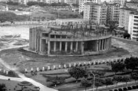 烂尾楼内外，现实与魔幻