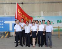 荣旺瓷砖一行走进车间“送清凉”