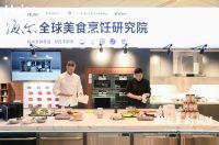 过去：买厨电，选海尔！如今：买厨房，选海尔！