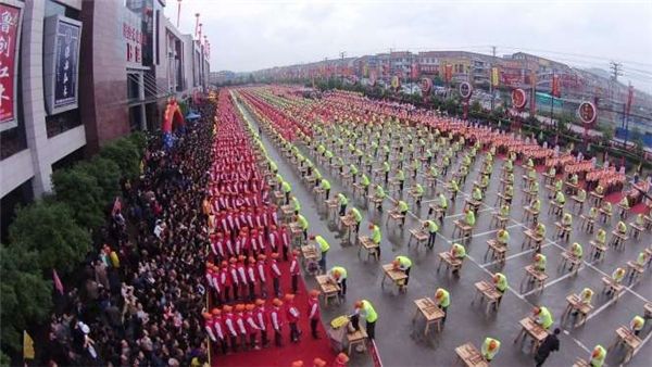 热烈祝贺花园红木家具城开业十周年暨2020中国·花园红