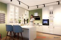 周韦彤空降艾依格“超级宠艾节”，助力中山石岐店盛大开业