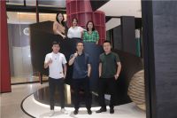 百大门店·雅琪诺厦门专卖店负责人周福庆 洪安琪