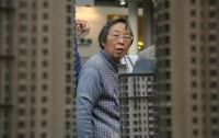 城市子女请注意：明年起，留在农村的老宅，全部实行“地随房走”