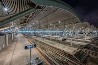 为什么说要对“单中心城市无限大”保持谨慎？