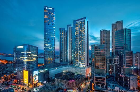 华远·华中心（长沙）综合体——涵盖滨江豪宅、国际5A甲级写字楼、LOFT公寓、君悦酒店、商业等