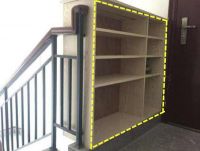 房子对面搬来新邻居，鞋柜悬空挂楼梯？邻居：公摊出钱了，不拆！