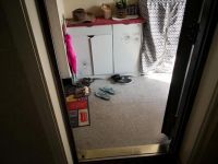 房子对面搬来新邻居，鞋柜悬空挂楼梯？邻居：公摊出钱了，不拆！