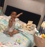 于震晒出自己的豪宅，家里孩子有点多，就连餐桌也要买加大一号