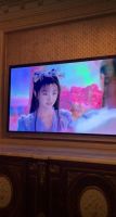 景甜家的落地窗真抢眼，卫生间也算整齐，“小公主”还有专属小屋