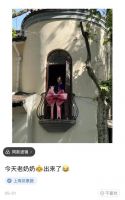 上海武康路网红阳台蝴蝶结被取走、阳台大门紧闭，仍有人拍照