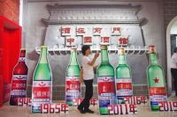 京城白酒老大栽在地产上，聚焦在“喝酒”、“吃肉”也不香？