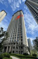 24楼业主装空调，安装工却只用一个螺丝固定外机，风吹就摇摇欲坠
