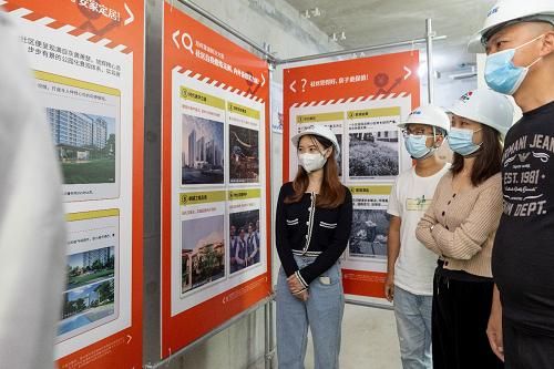 客户参观展架、工程师讲解现场图